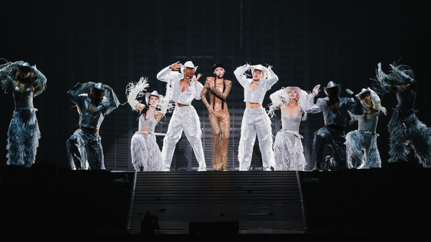 刘雨昕演唱会上海首站震撼全场 民族文化与时尚潮流完美融合！